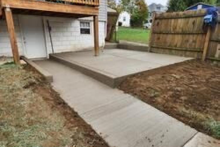 Concrete Sidewalks / Steps